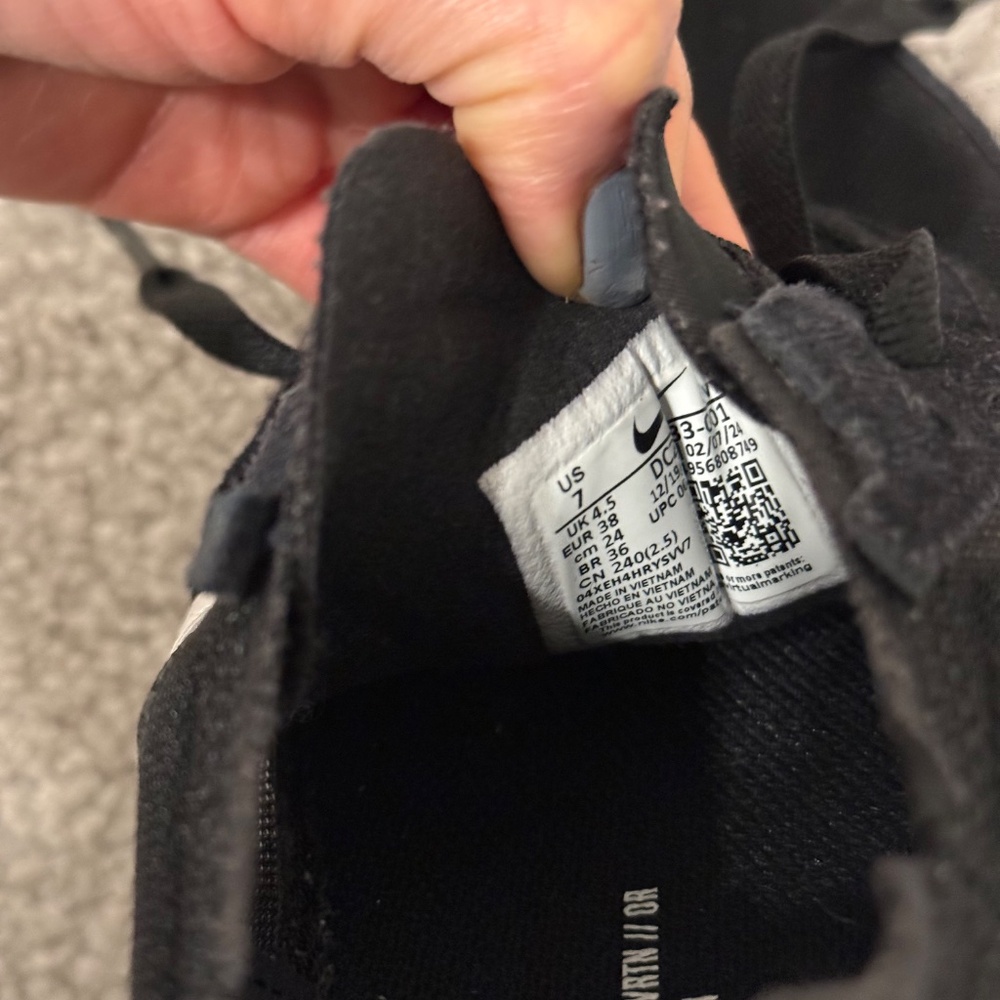 Nike - Picture 5 of 5